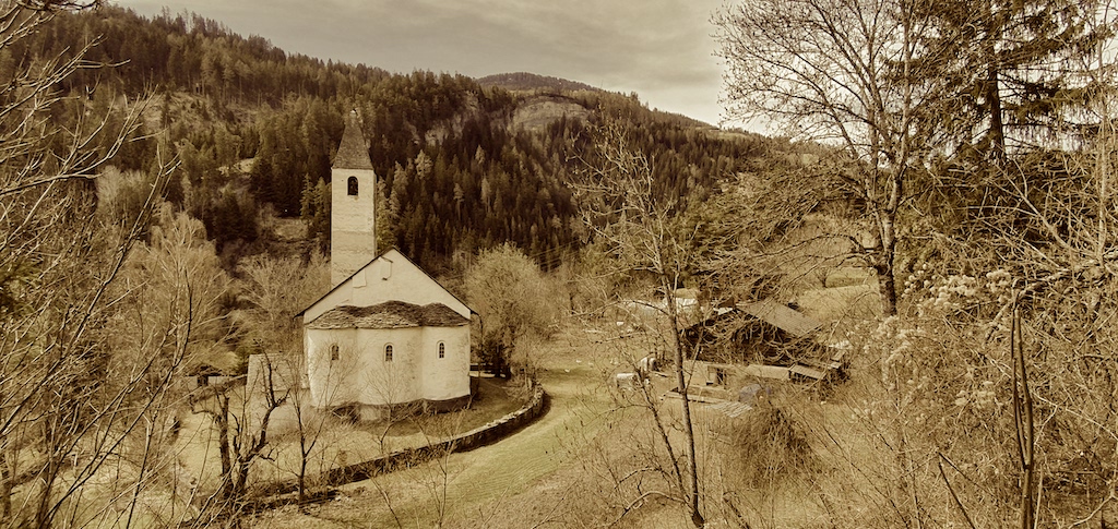 L'église carolingienne Saint-Pierre de Mûstail, Suisse